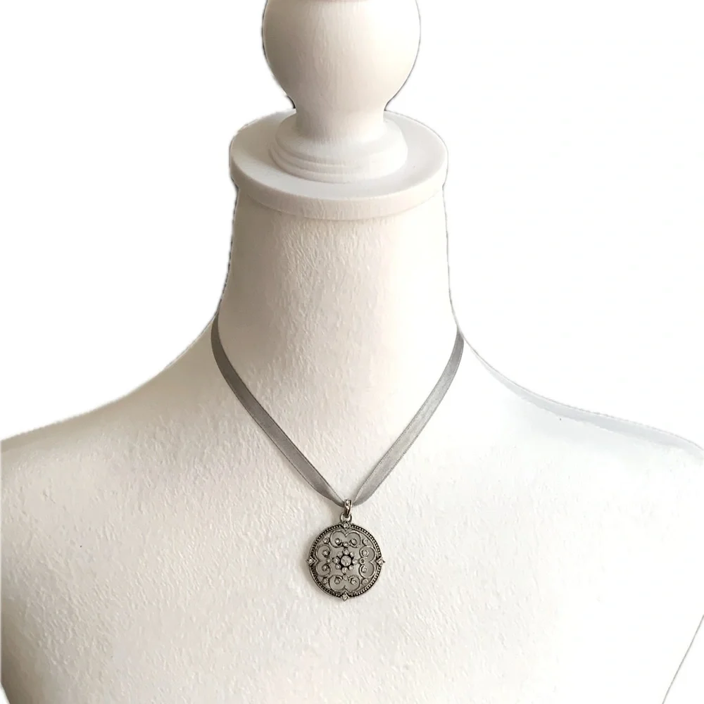 🎨 Art Deco Style Genuine Crystal Pendant w/ Gray Ribbon Necklace by Cookie Lee - Picture 4 of 12